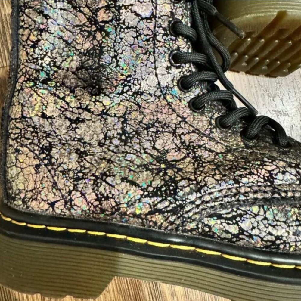 Doc Dr. Martens Kids Girls Boys oil slick black holo 8 eye boots - SZ 12